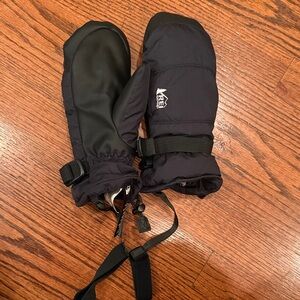 REI Black insulated kids gloves- very good condition